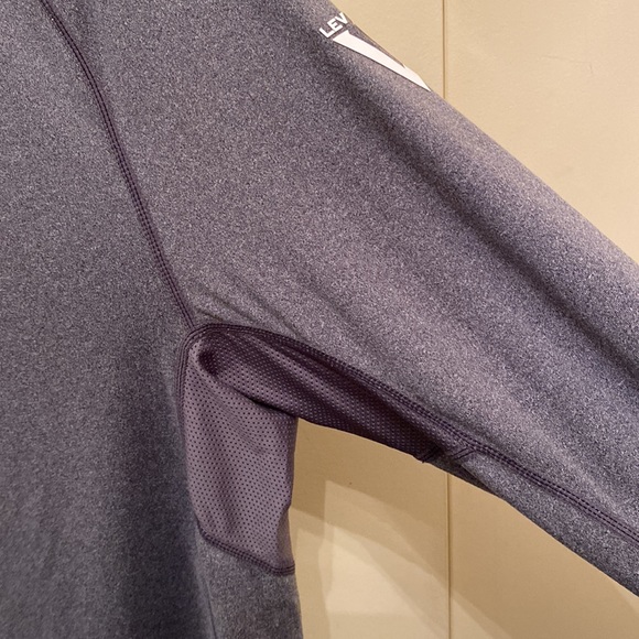 Mens size small Levelwear 1/4 zip in grey - Picture 3 of 5